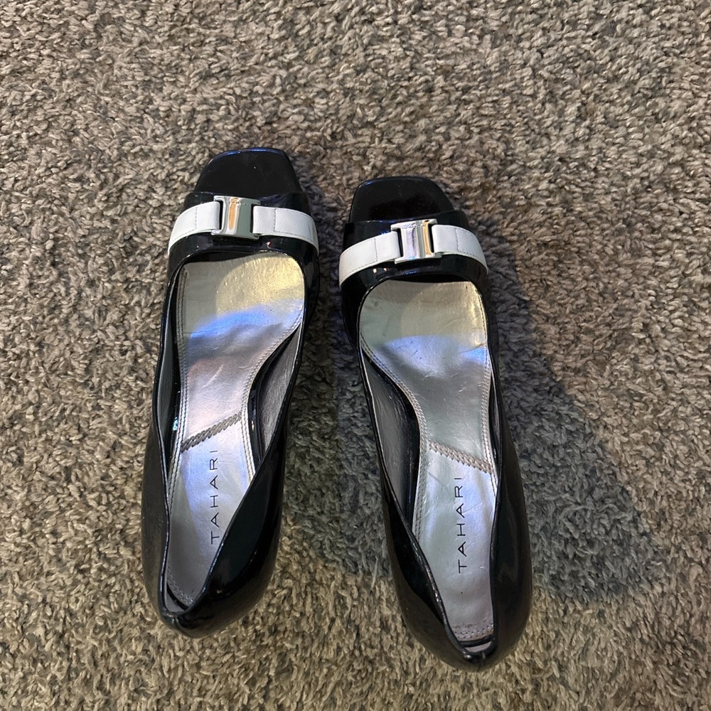 Tahari Black and White Heels with Elegant Design